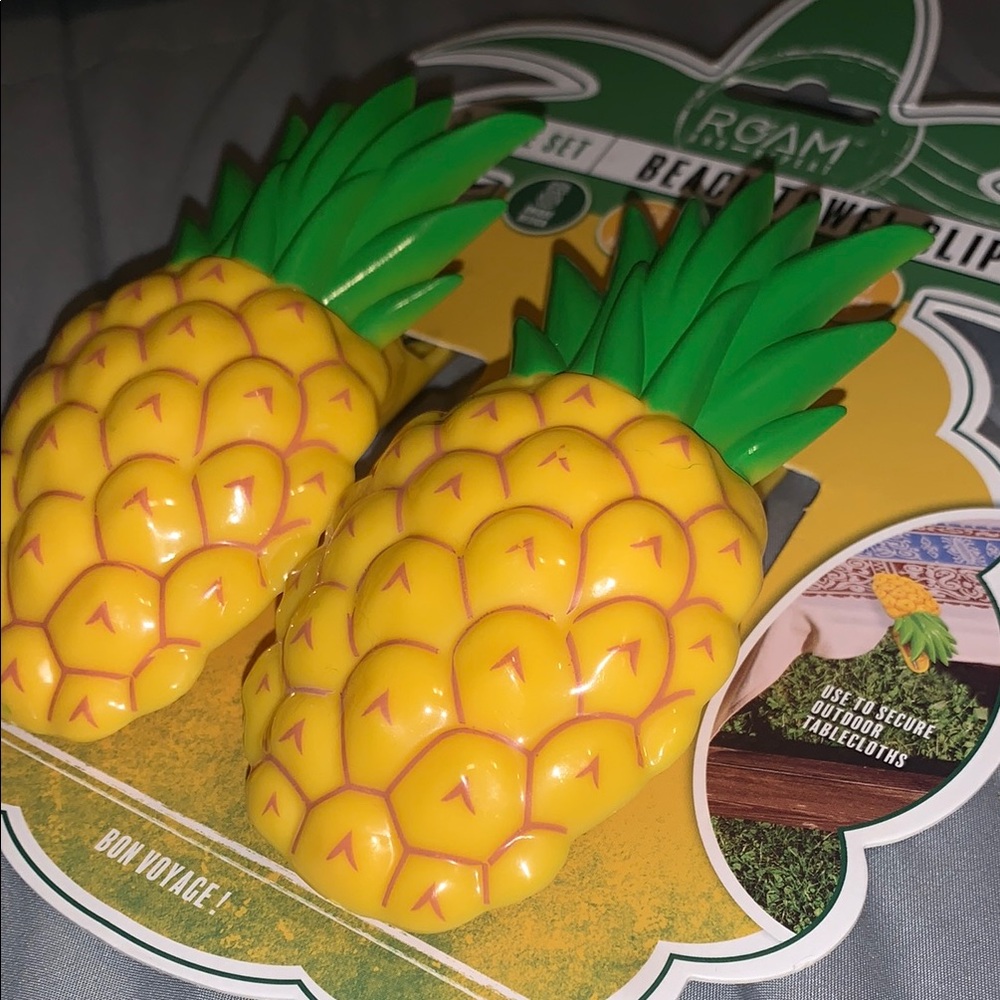 ROAM Pineapple Towel or Tablecloth Clips - Yellow and Green - Picture 5 of 6
